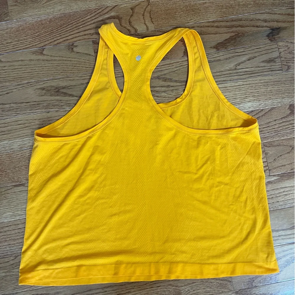 Lululemon Swiftly Tech Racerback 2.0‎ *Race Clementine / Clementine